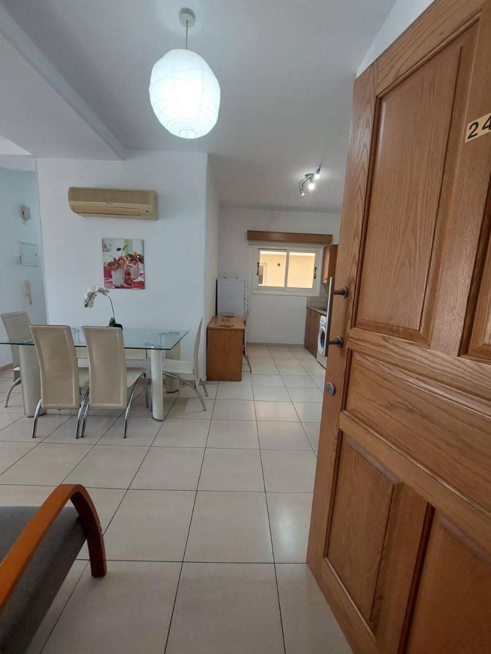 Sunny 2 Bedroom Larnaca Center Exterior foto